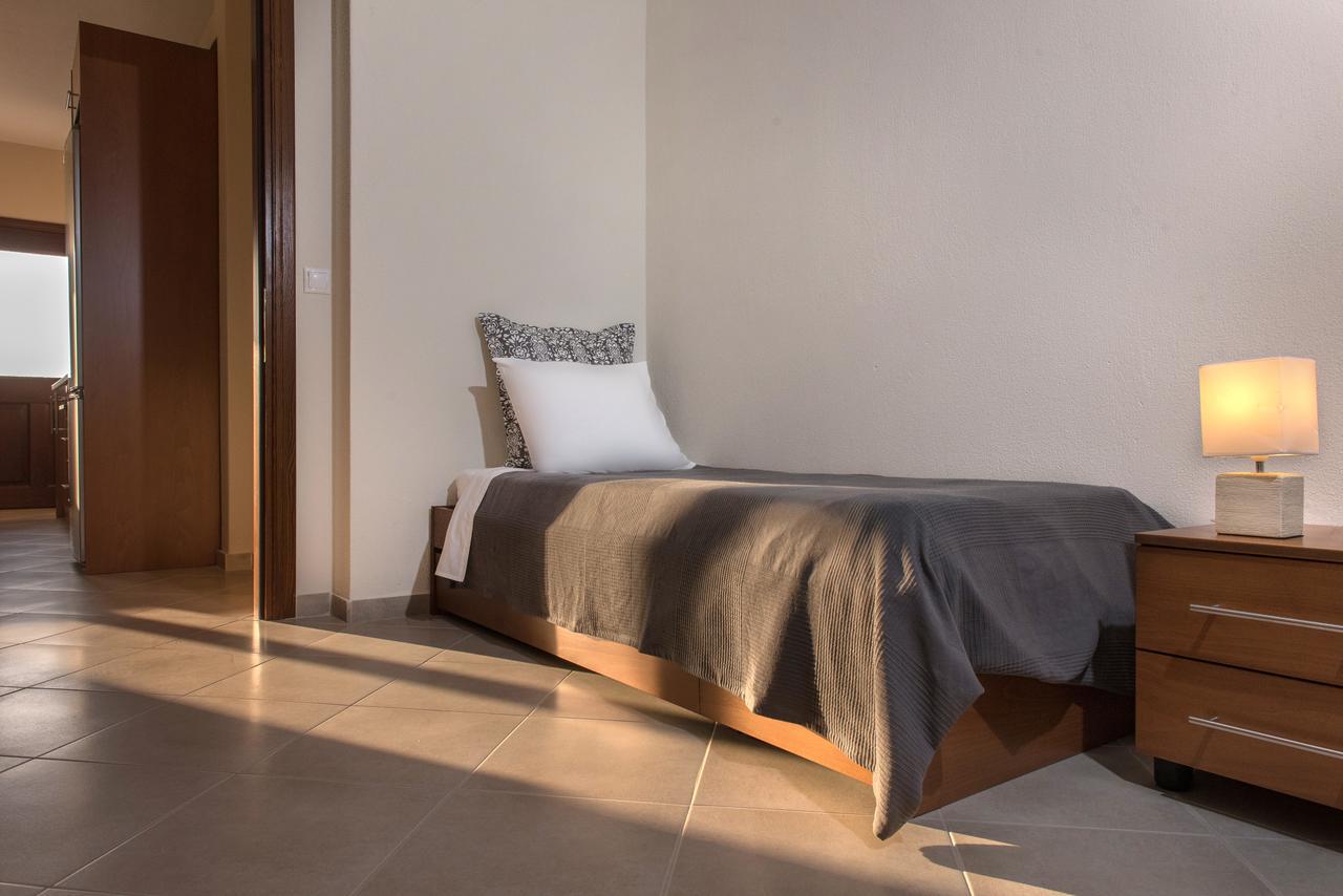Pleiades Casual Living Apartment เนอาโรดา ภายนอก รูปภาพ